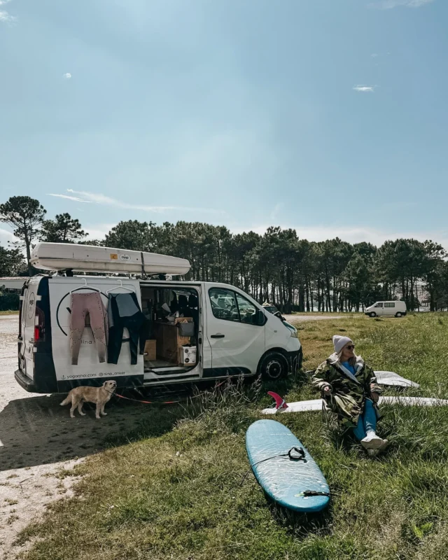 Vanlife, Vibes & eine wohlverdiente Oster-Auszeit. 🚐
Zwischen Regenschauern 🌧️ und Sonnenstrahlen ☀️: Salzwasser in der Luft, Sand unter den Füßen und endlich mal Zeit zum Durchatmen.
Slow life hits different – auch bei durchwachsenem Wetter.

Ab nächster Woche bin ich dann wieder mit frischer Energie im Studio für euch da! 🩵

#vanlife #yogavibes #slowliving #oceanahead #mindfulmoments #yogajourney #surf #surfergirl #travelgram #travelholic #spain